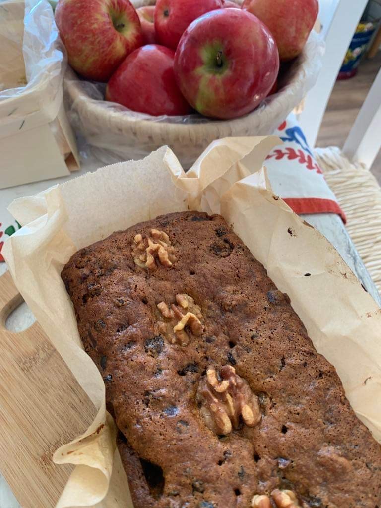 Vicky's date and walnut cake